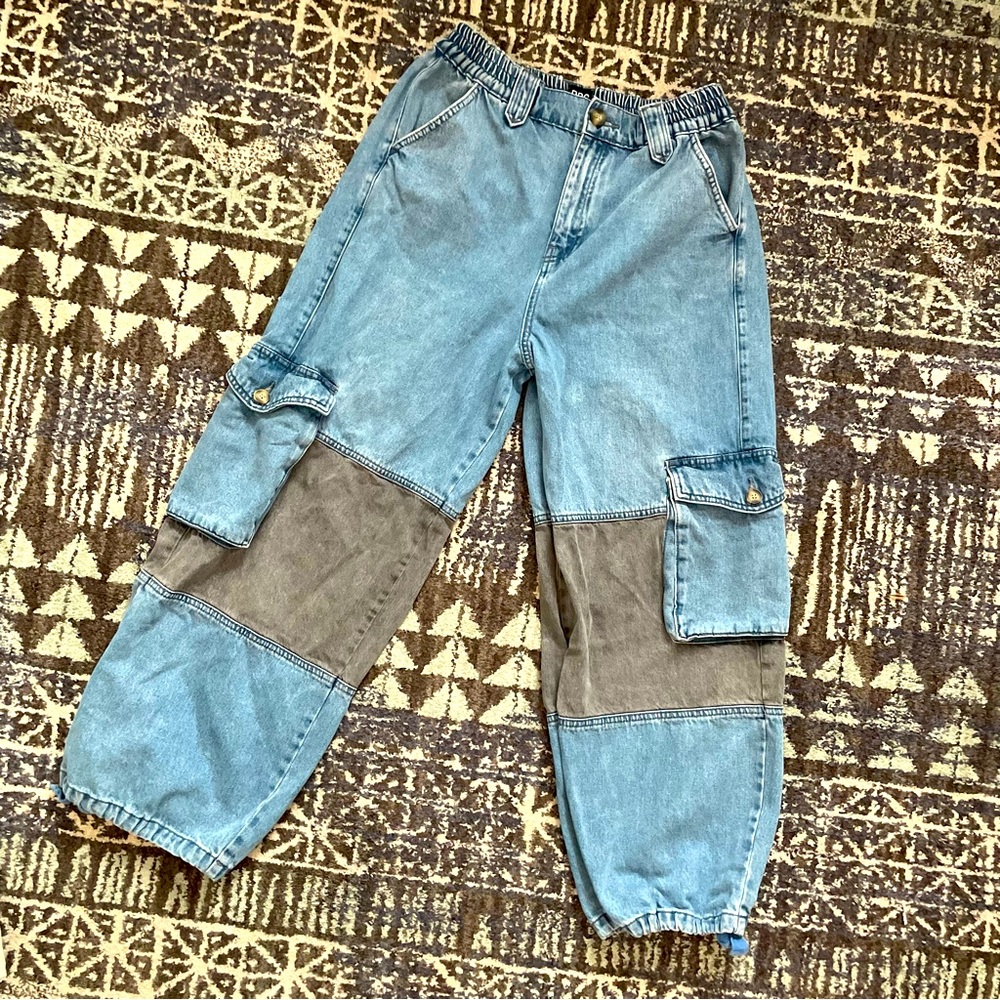 BDG Sz 31 High rise wide leg Cargo parachute denim, Elastic waist and leg ties